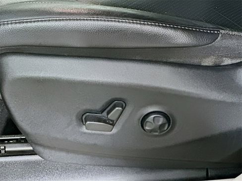 Used 2022 Chrysler Pacifica Touring-L image 22