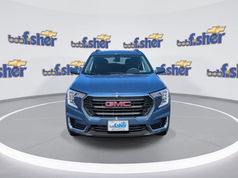 Certified 2024 GMC Terrain SLE w/ Driver Convenience Package image 3