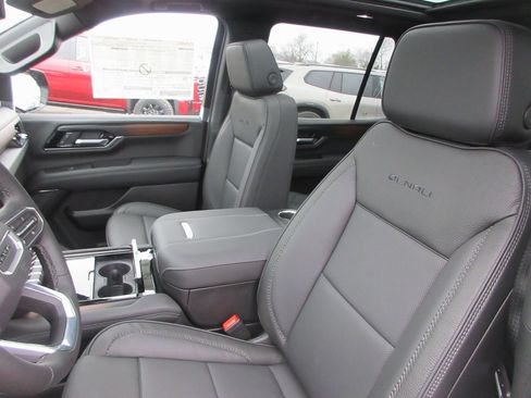 New 2026 GMC Yukon Denali image 12