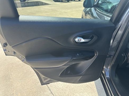 Used 2023 Jeep Cherokee Altitude Lux image 23