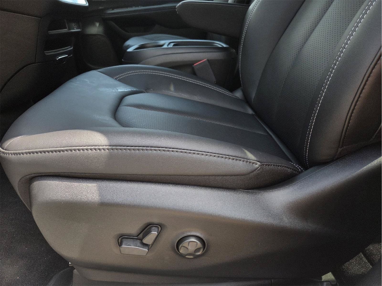 New 2027 Chrysler Pacifica LX FWD image 11