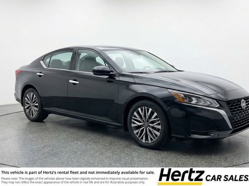 Used 2025 Nissan Altima 2.5 SV image 1