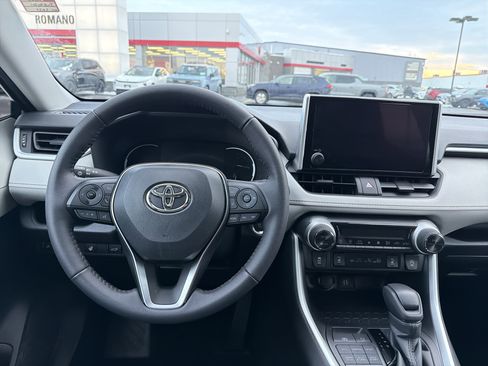 Used 2025 Toyota RAV4 XLE image 13
