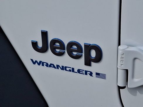Used 2024 Jeep Wrangler Unlimited AWD/4WD image 33