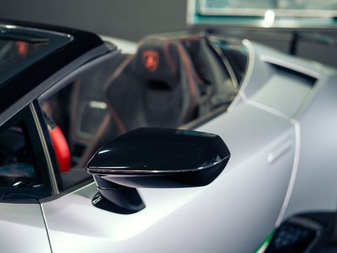 Used 2018 Lamborghini Huracan Performante AWD/4WD image 17