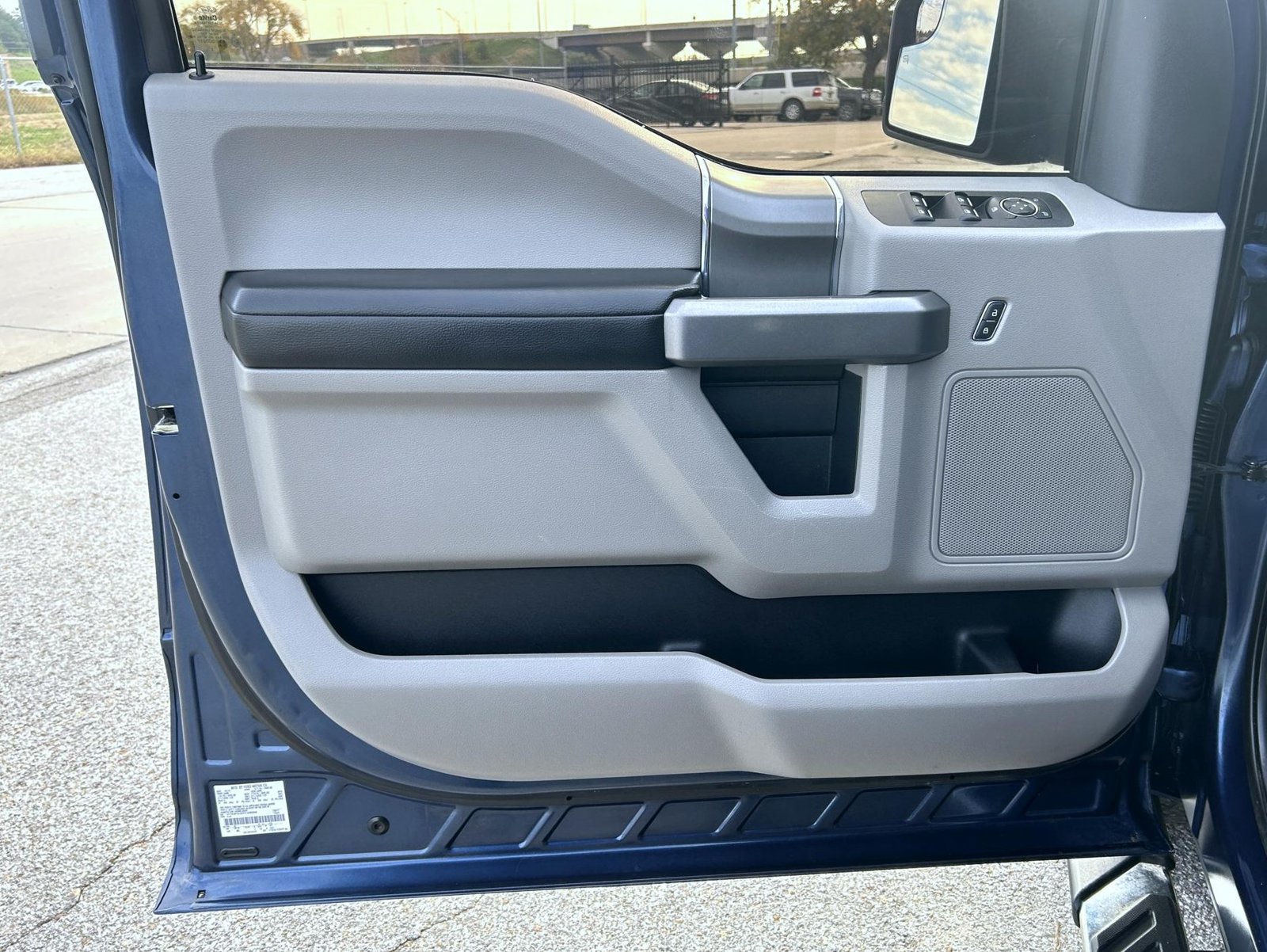 Used 2015 Ford F150 XLT w/ Equipment Group 302A Luxury AWD/4WD image 11