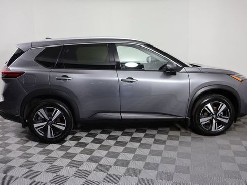 Used 2025 Nissan Rogue SL w/ SL Premium Package image 9