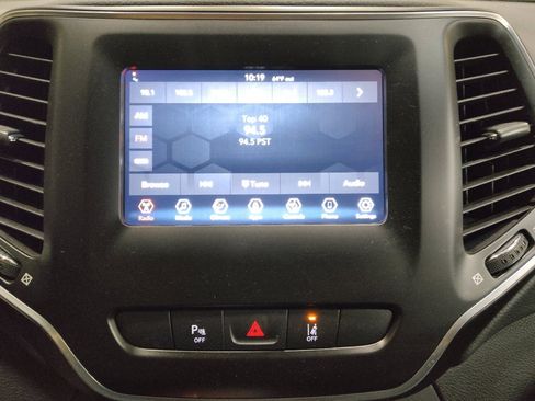 Used 2021 Jeep Cherokee Latitude Plus image 25