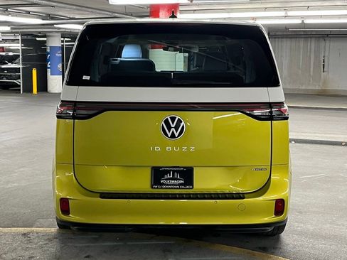 Used 2025 Volkswagen ID. Buzz 1st Edition image 36