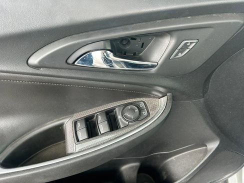 Used 2019 Chevrolet Malibu Hybrid w/ Leather Package image 17