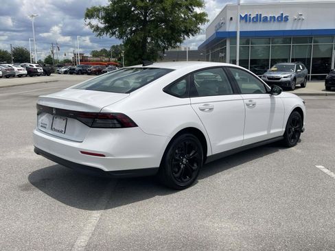 Used 2025 Honda Accord SE image 6