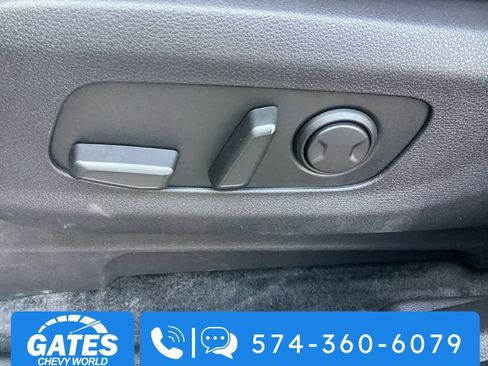 Used 2024 Kia Carnival EX image 16