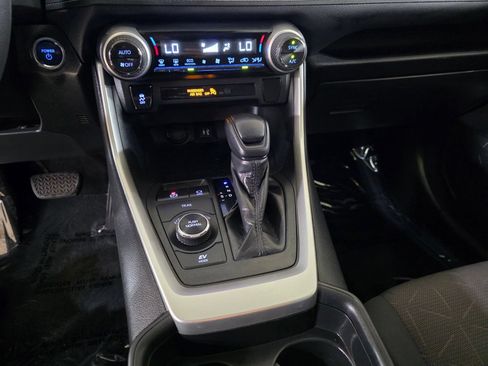 Used 2019 Toyota RAV4 XLE w/ Carpet Mat Package AWD/4WD image 27