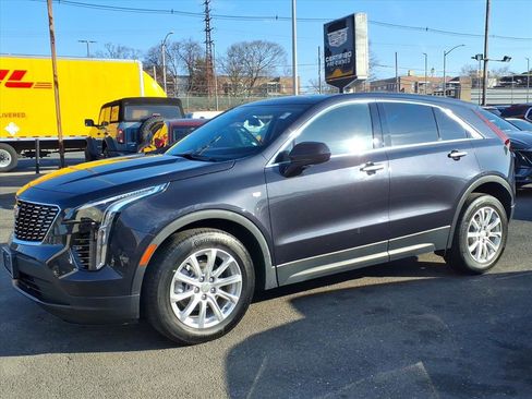 Certified 2023 Cadillac XT4 Luxury w/ Cold Weather Package image 8
