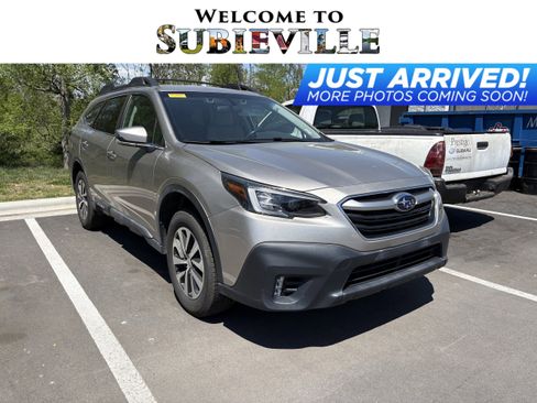 Used 2020 Subaru Outback Premium AWD/4WD image 1