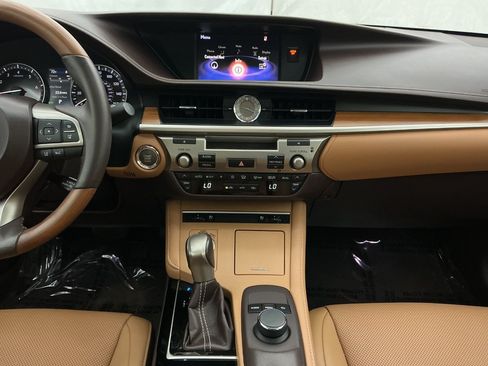 Used 2017 Lexus ES 350 w/ Premium Package FWD image 30
