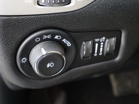Used 2017 Jeep Cherokee Limited w/ Trailer Tow Group AWD/4WD image 22