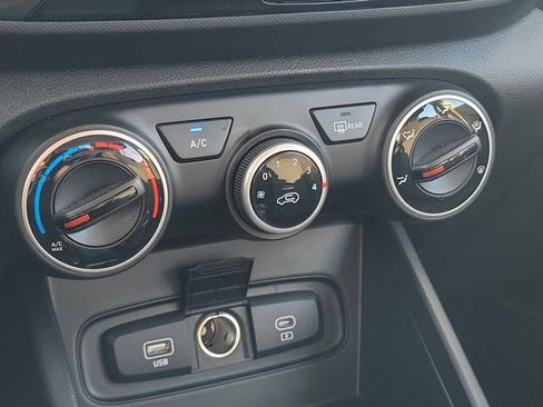 Certified 2025 Hyundai Venue SE image 22