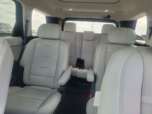 Used 2026 Hyundai Palisade Calligraphy image 9
