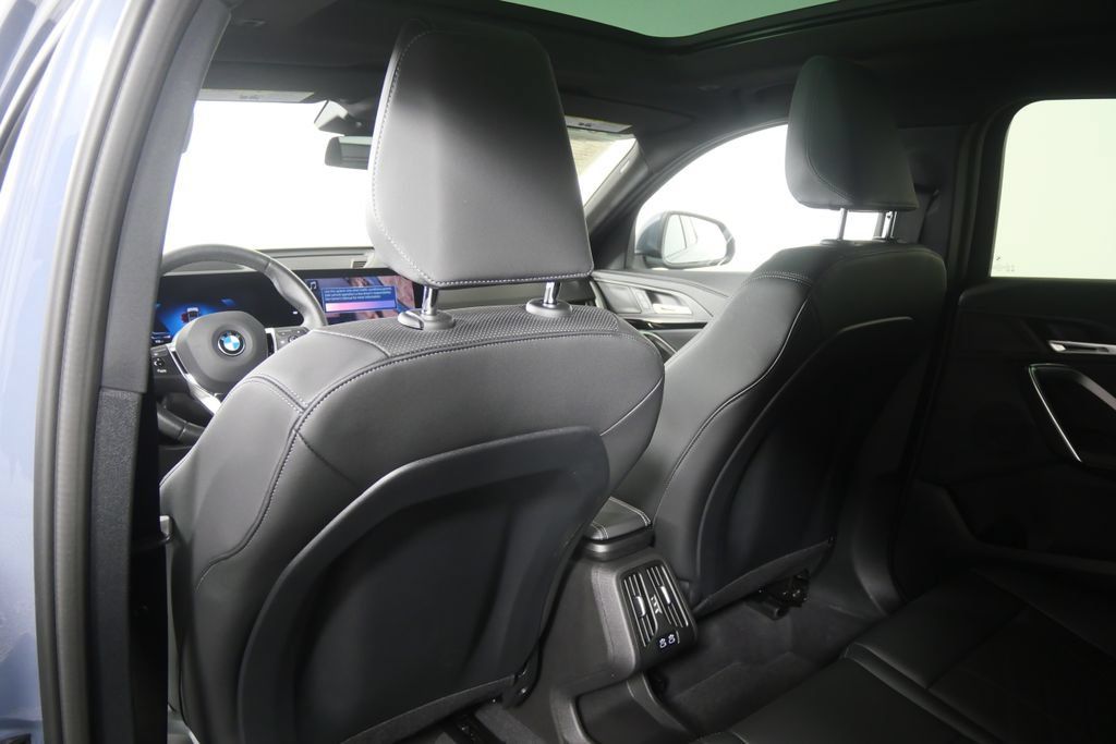 Certified 2025 BMW X2 xDrive28i AWD/4WD image 16