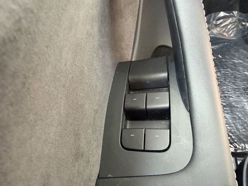 Used 2025 Tesla Model Y Long Range RWD image 31