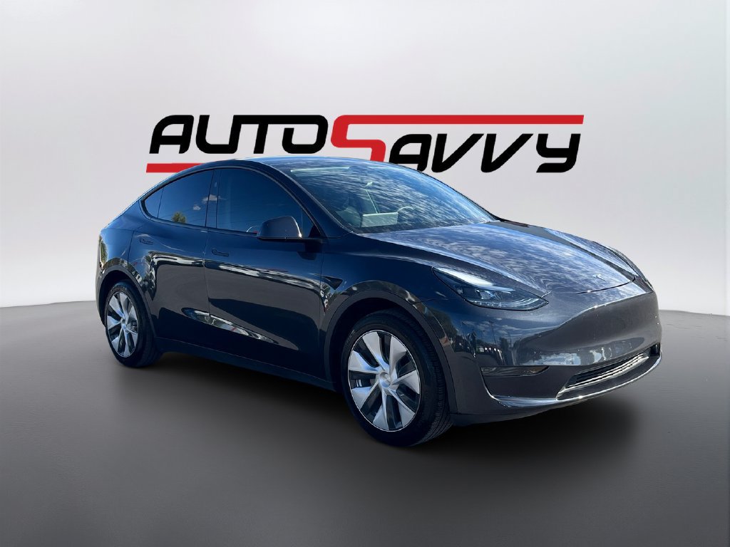 Used 2025 Tesla Model Y Long Range RWD image 3