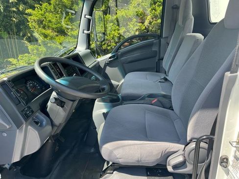 Used 2021 Isuzu NPR RWD image 10