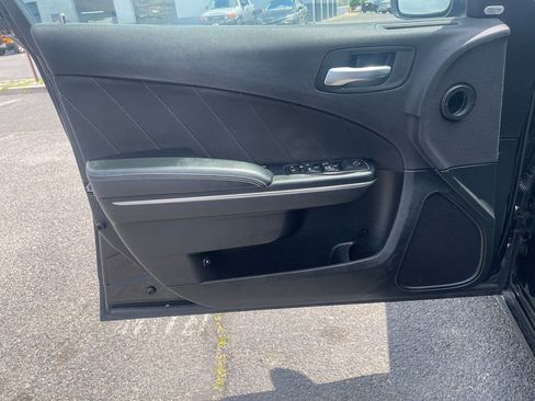 Used 2016 Dodge Charger SXT RWD image 13