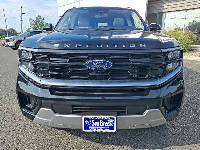 Certified 2025 Ford Expedition Platinum AWD/4WD image 2