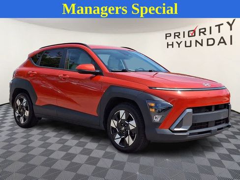 Used 2024 Hyundai Kona SEL FWD image 3