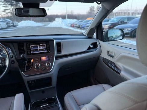 Used 2019 Toyota Sienna XLE w/ XLE Navigation Package image 27