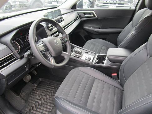 Used 2024 Mitsubishi Outlander SE image 33