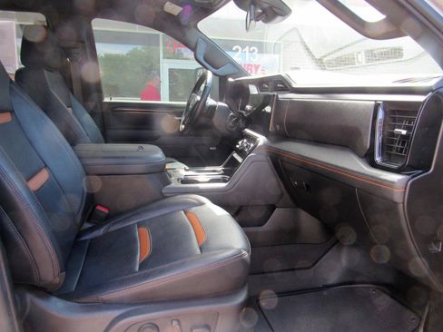 Used 2025 GMC Sierra 2500 AT4 AWD/4WD image 40