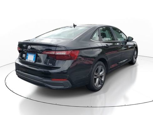 Used 2024 Volkswagen Jetta SE FWD image 6