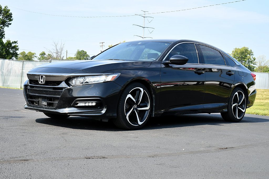 Used 2018 Honda Accord Sport image 3