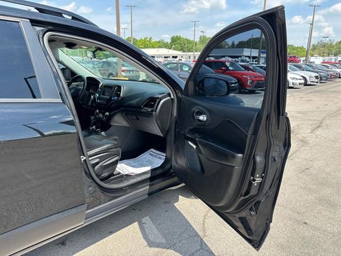 Used 2020 Jeep Cherokee Latitude Plus FWD image 9