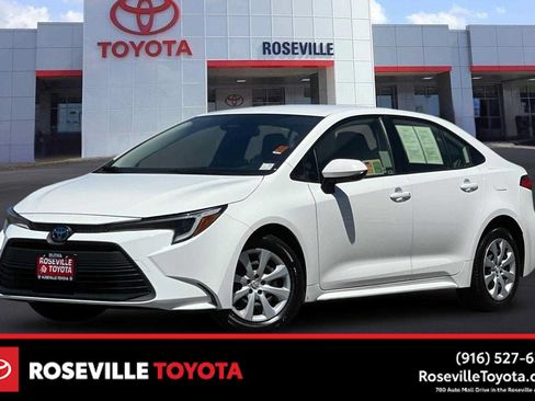 Certified 2023 Toyota Corolla LE FWD image 1