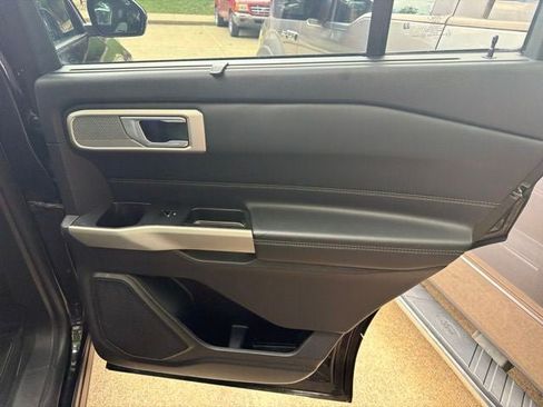Used 2021 Ford Explorer Limited w/ Equipment Group 301A AWD/4WD image 27