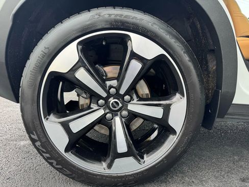 Used 2020 Volvo XC40 T5 Momentum w/ Protection Package Premier image 19