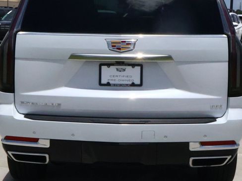 Used 2026 Cadillac Escalade ESV 2WD w/ LPO, Floor Liner Package image 10