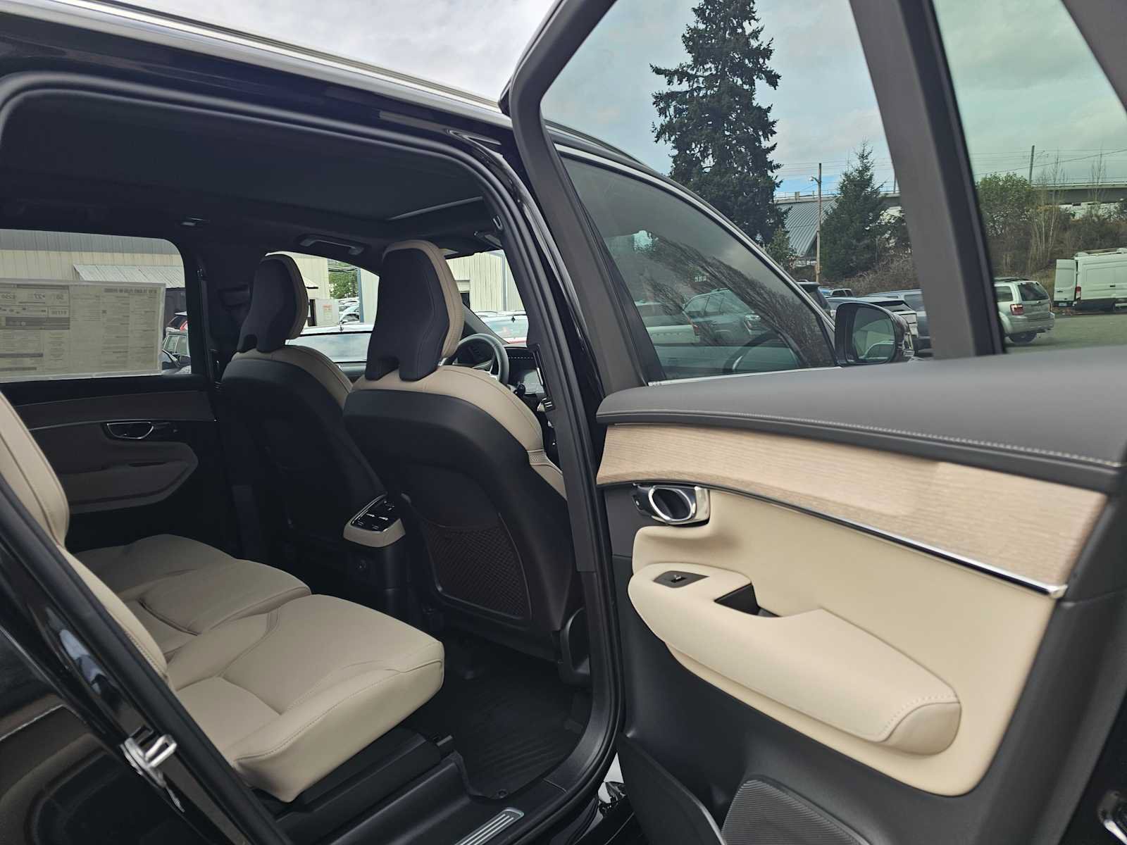 New 2026 Volvo XC90 T8 Plus w/ Protection Package AWD/4WD image 15