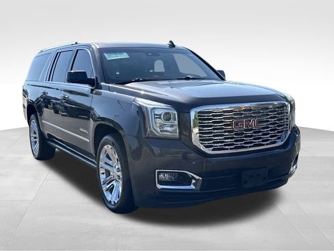 Used 2017 GMC Yukon XL Denali image 4