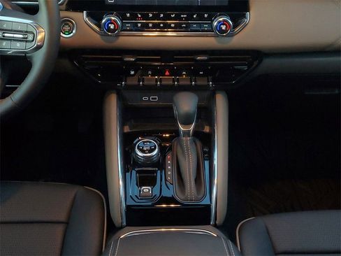 Used 2025 GMC Canyon Denali image 28