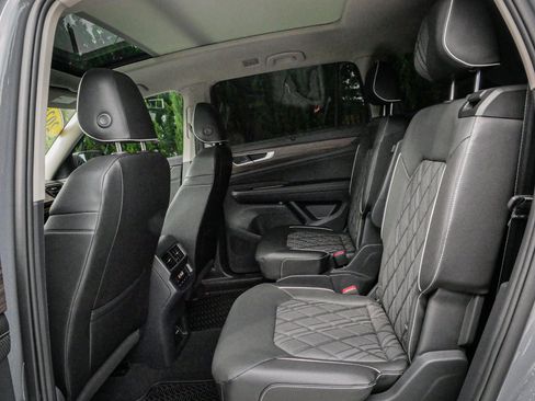 Used 2025 Volkswagen Atlas SEL Premium R-Line AWD/4WD image 31