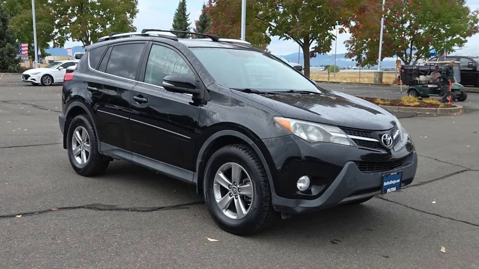 Used 2015 Toyota RAV4 XLE AWD/4WD image 2