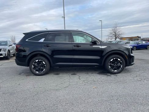 Used 2025 Kia Sorento S image 9