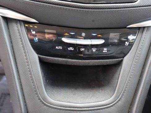 Used 2019 Cadillac XT5 Premium Luxury image 36