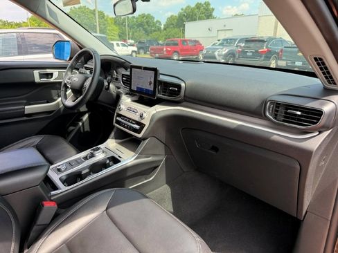 Used 2023 Ford Explorer XLT w/ Equipment Group 202A AWD/4WD image 22