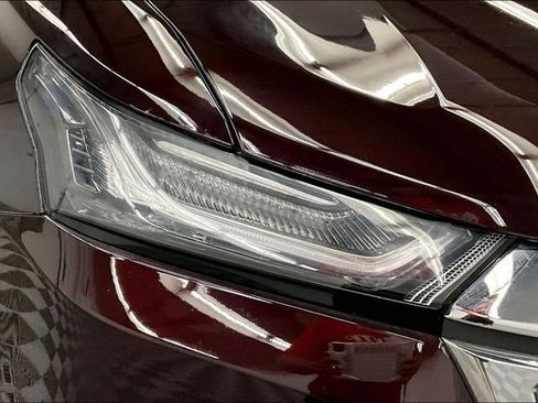 Used 2023 Chevrolet Traverse LT AWD/4WD image 35