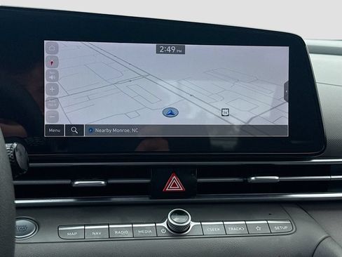 Used 2024 Hyundai Elantra SEL FWD image 28